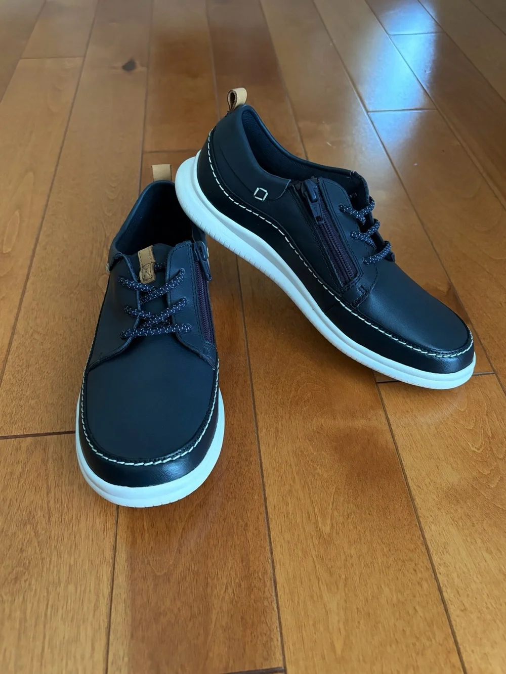 NIB Clarks Cloud Blaze Boys Navy Blue Leather Sneakers Shoes Size 2